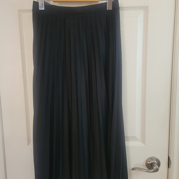 H&M Pleated Black Maxi Dress - Small - Picture 4 of 7